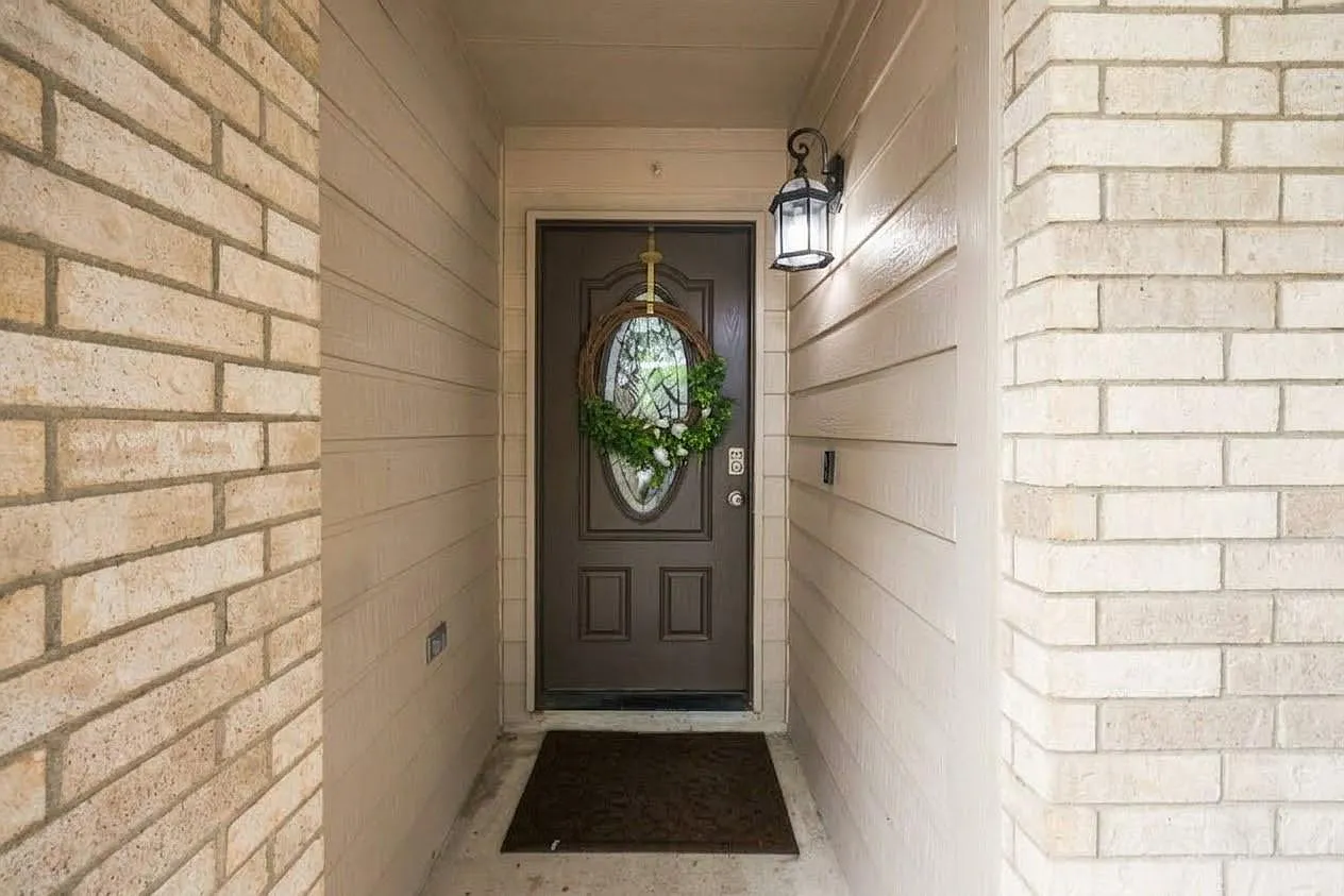 4 bed, 2.5 bath, 2477 sqft, $2,850 — Photo 3