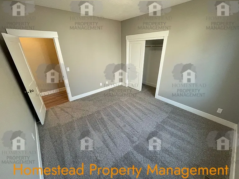 463 NE Cedar St — Photo 19