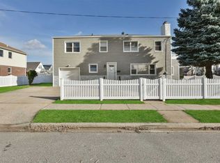240 Paschal Ave, Franklin Square, NY 11010