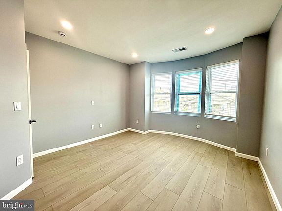 3rd image of 621 Summit St