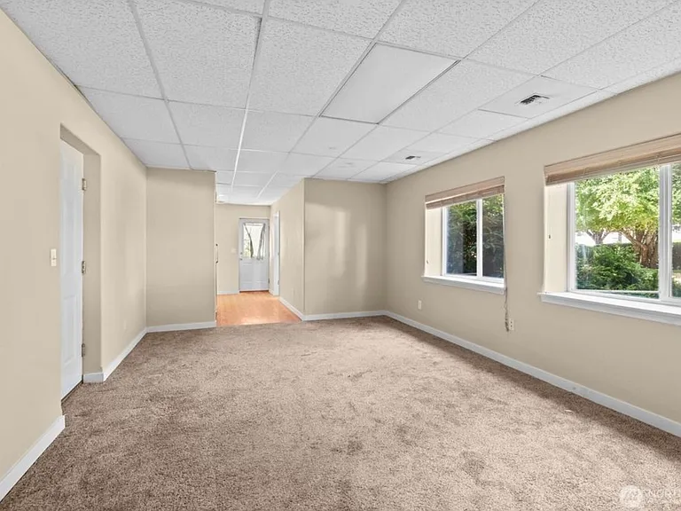 5225 Illahee Ln NE — Photo 2