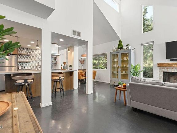 3rd image of 212 Carillo Rd #B