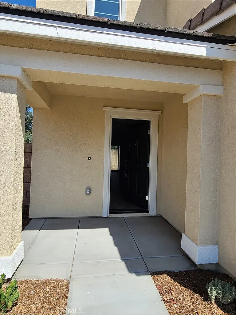 5 bed, 1873 sqft, $3,300 — Photo 3