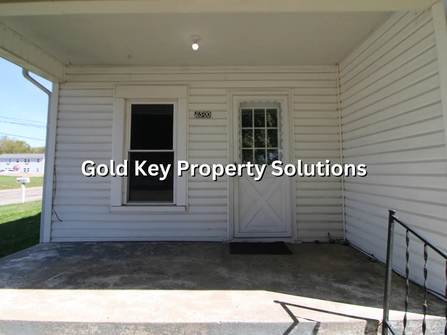 Muncie Updated 2 Br 1 Ba House With Newer Flooring And Paint (No Section 8) — Photo 3