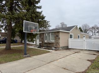 8320 Robindale Ave, Dearborn Heights, MI 48127