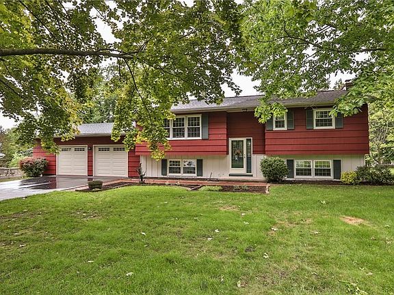 3rd image of 40 Matthew Dr