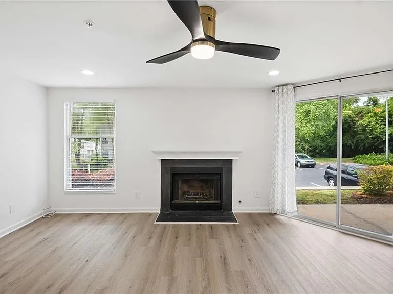 1466 Keys Crossing Dr NE — Photo 4