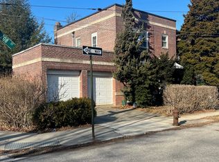 3922 208th St, Flushing, NY 11361