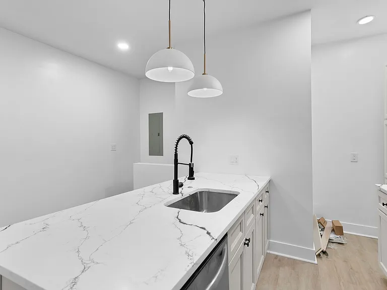 2035 Forbes Ave #201 — Photo 14