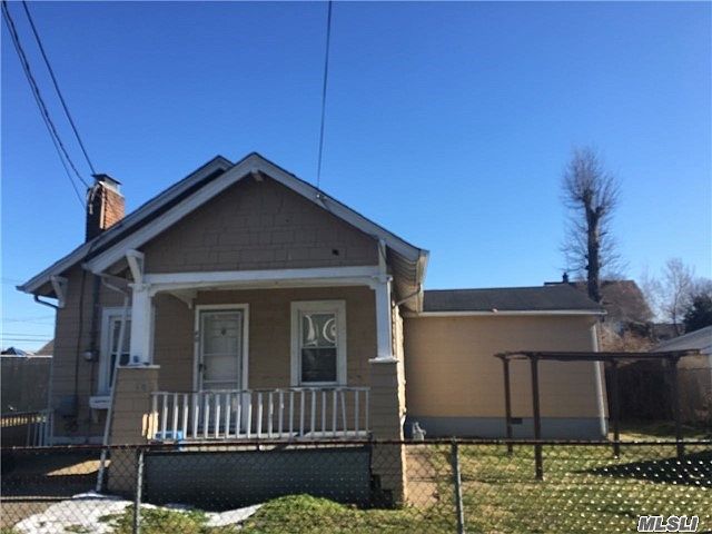 1st image of 40 Wellington St