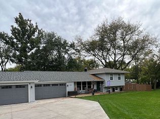 22W647 Tamarack Dr, Glen Ellyn, IL