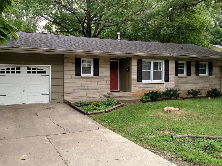 607 S Eastside Dr — Photo 1