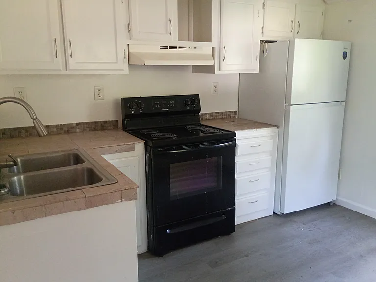 Lonnie Dr — Photo 5