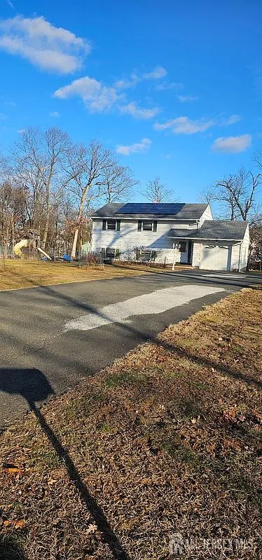 4 bed, 2.0 bath, 1700 sqft, $3,600 — Photo 1