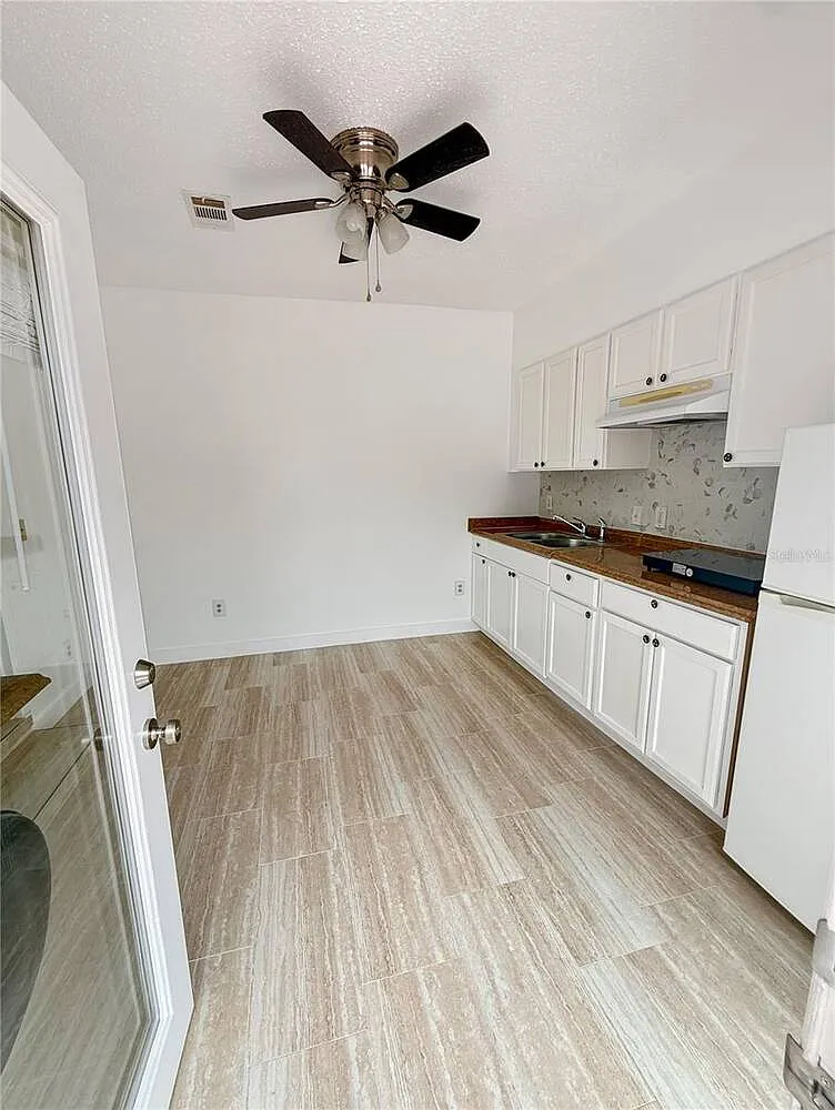 1 bed, 1.0 bath, 156 sqft, $1,300 — Photo 2