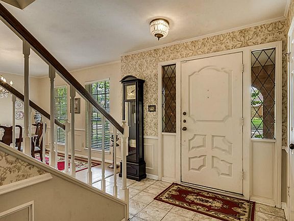 5th image of 607 Brenwick Ct
