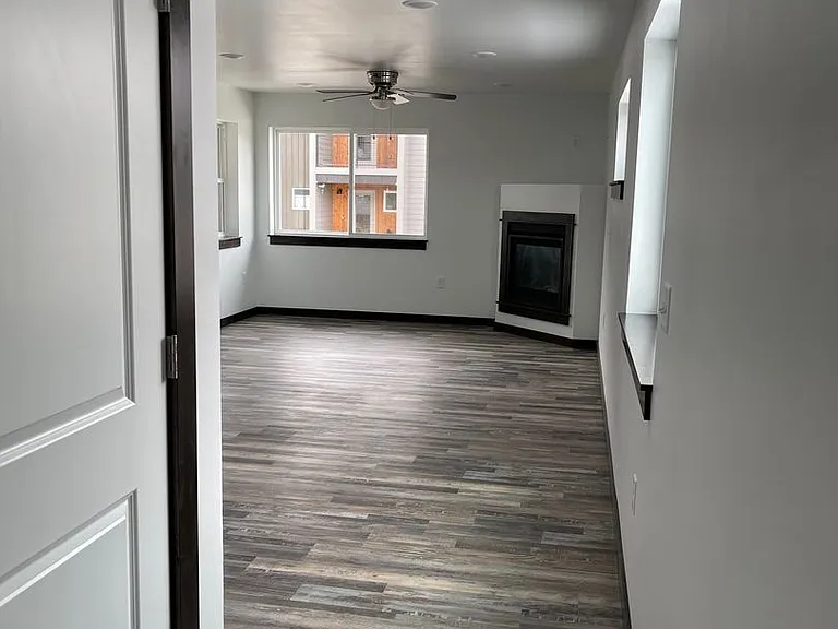 605 Black Diamond St — Photo 16