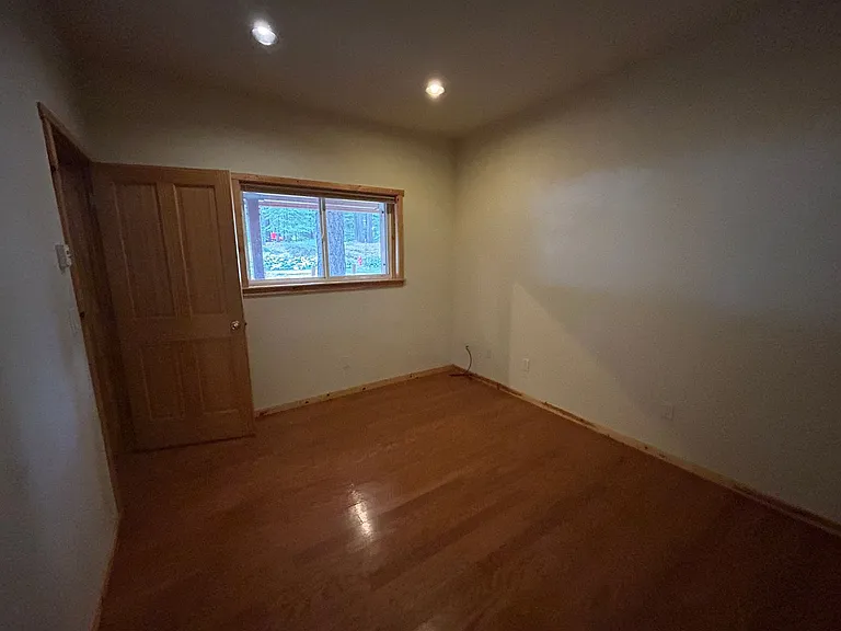 1513 Crystal Air Dr — Photo 9
