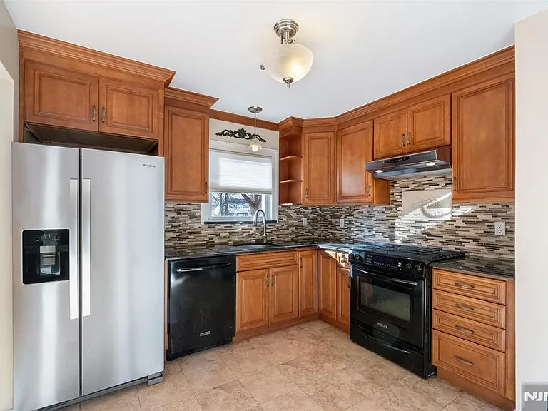 75 Cypress Rd — Photo 8