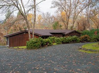 965 Wards Creek Rd, Rogue River, OR 97537