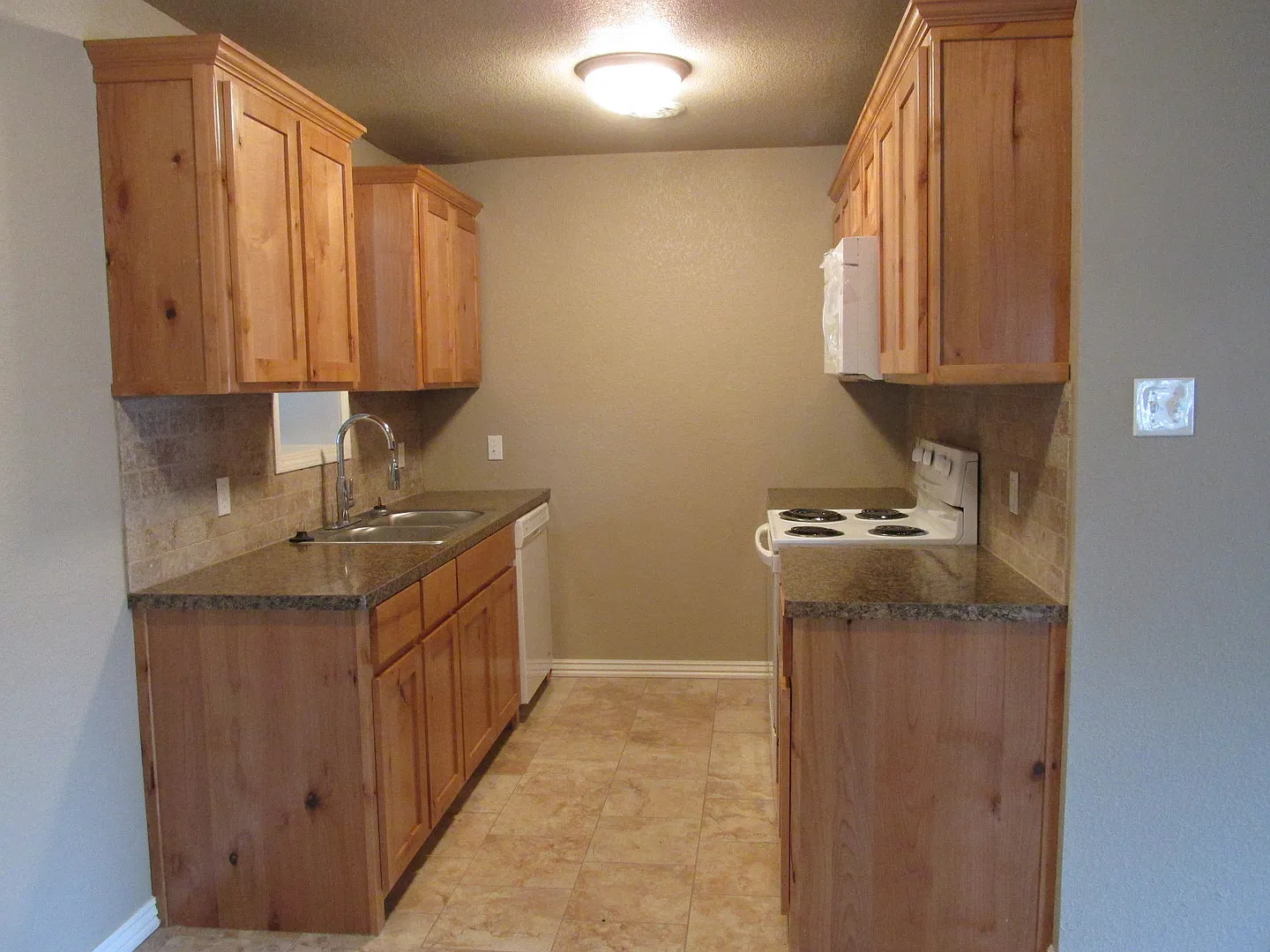 Move In Special: $500 November Rent With 1,000.00 Deposit. Total November Rent 1500.00 — Photo 2