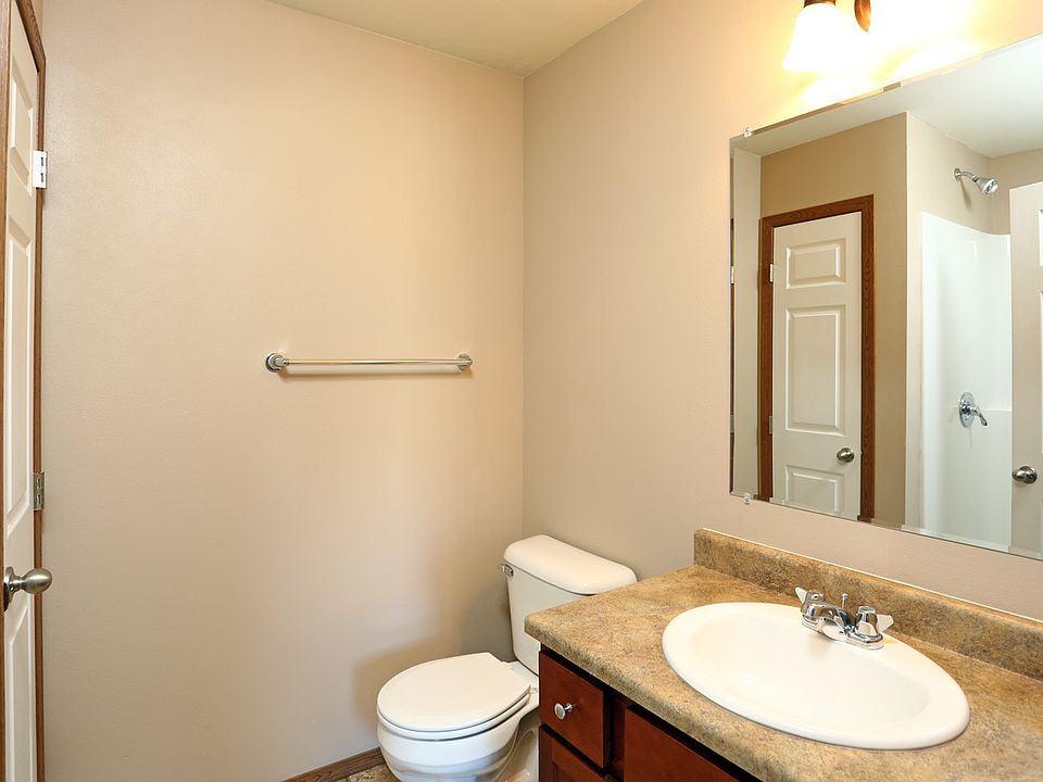 Bathroom: 3 bed 2.5 bath