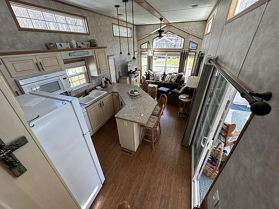 5th image of 23 College Drive #127
