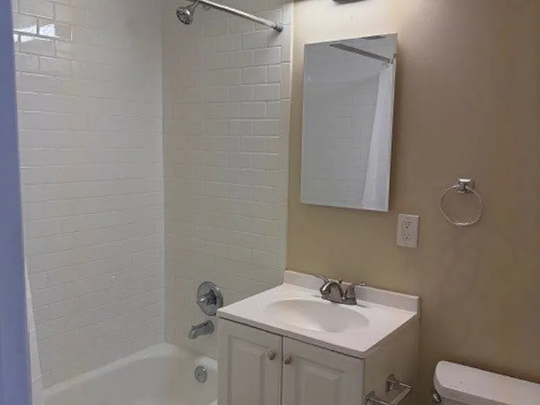 1728 Broadway — Photo 7