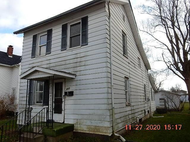 1st image of 210 W Walnut St