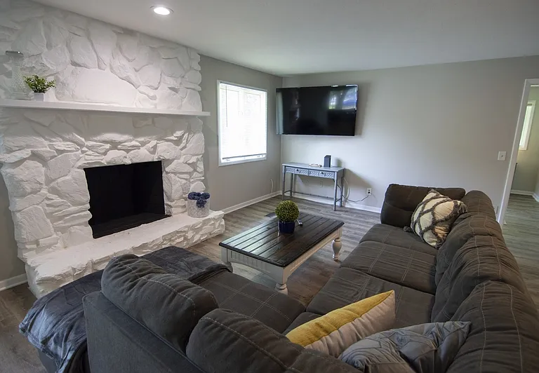 6125 Broadview Rd — Photo 12