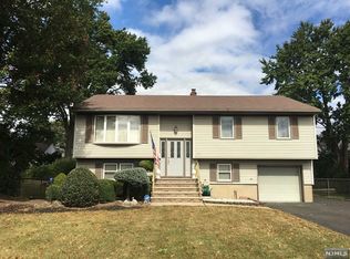 295 Cloverdale Ct, Saddle Brook, NJ 07663