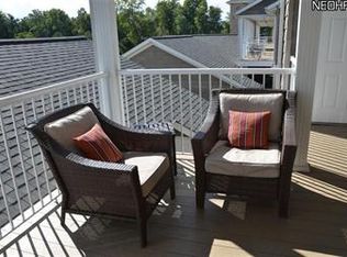 3044 Whispering Shores Dr, Vermilion, OH 44089