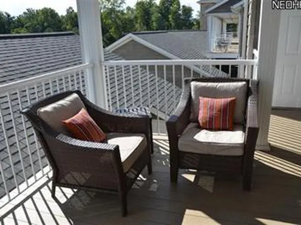 3044 Whispering Shores Dr, Vermilion, OH 44089