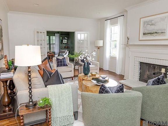 3rd image of 2221 Olive St