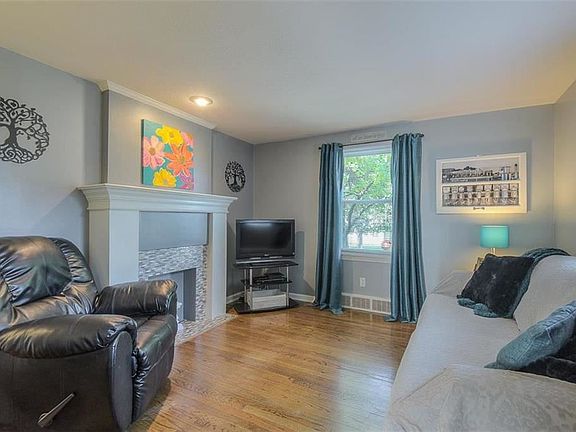 3rd image of 739 E 72nd Ter