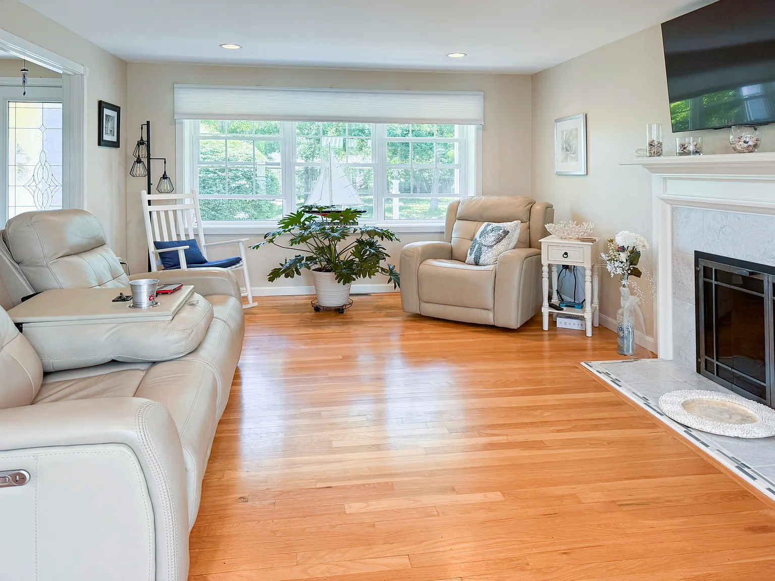 3 bed, 2.5 bath, 1044 sqft, $2,200 — Photo 3