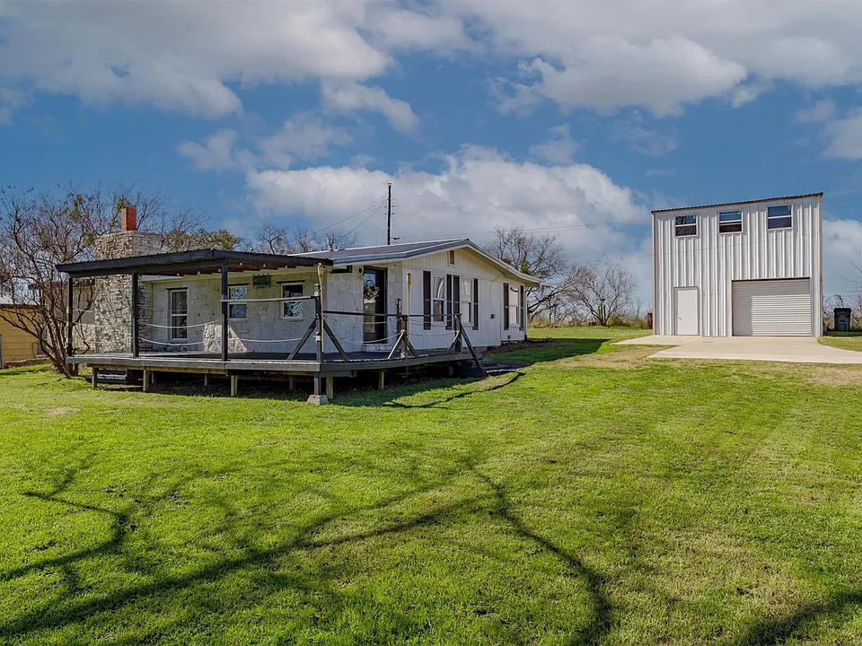 110 Lakewood Dr