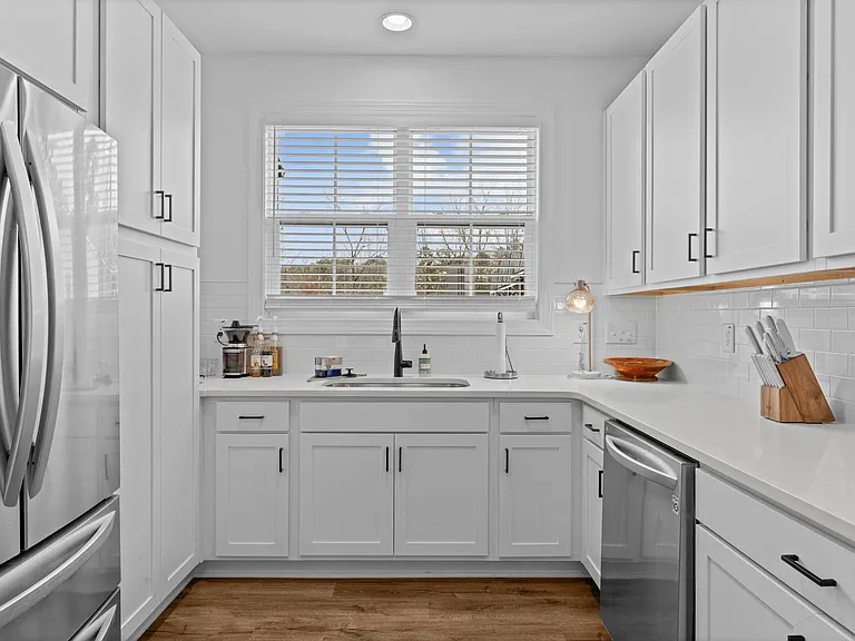 5619 Johnson Woods Ct — Photo 8
