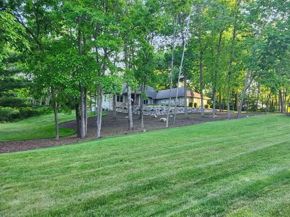 N77W23829 Sun Valley RUN, Sussex, WI 53089