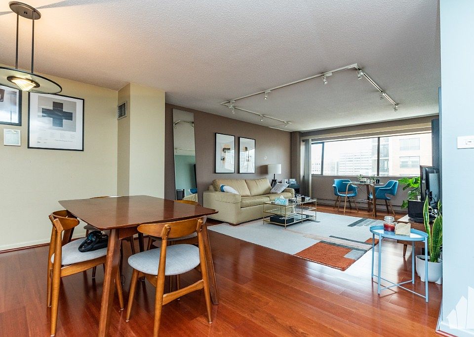 1st image of 1415 N Dearborn Pkwy #21