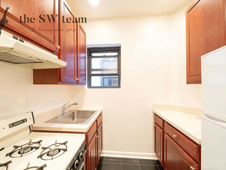 139 W 80th St #B4 — Photo 2
