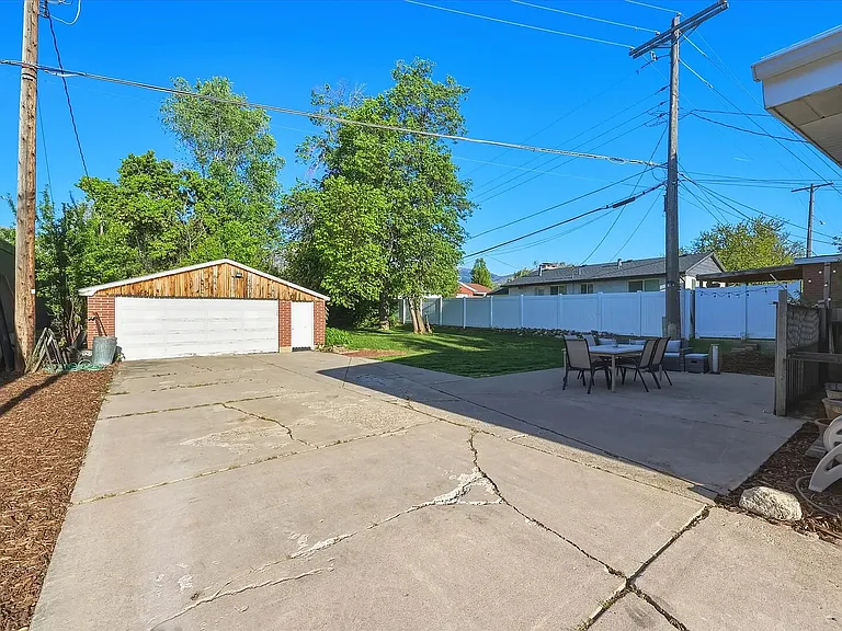 502 N Main St — Photo 28