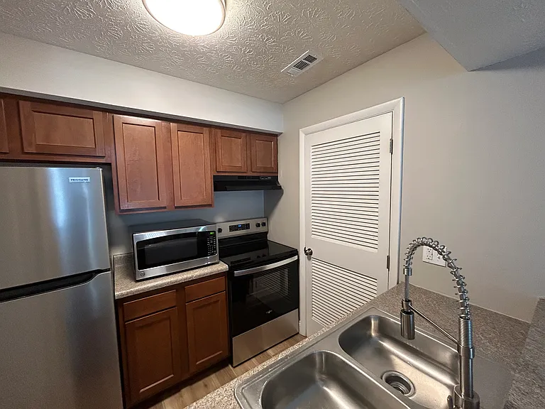 Emberwood Apartments — Photo 13