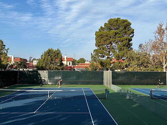 Two pro tennis courts,
1 minute walk