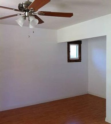 Room with Ceiling Fan