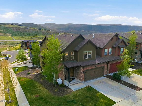 3rd image of 1088 W Abigail Dr