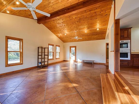 __ Warm & Spacious Living Room
Featuring vaulted cedar ceilings, open beams, and polished concrete floors, this sunlit space offers rustic charm with modern touches.