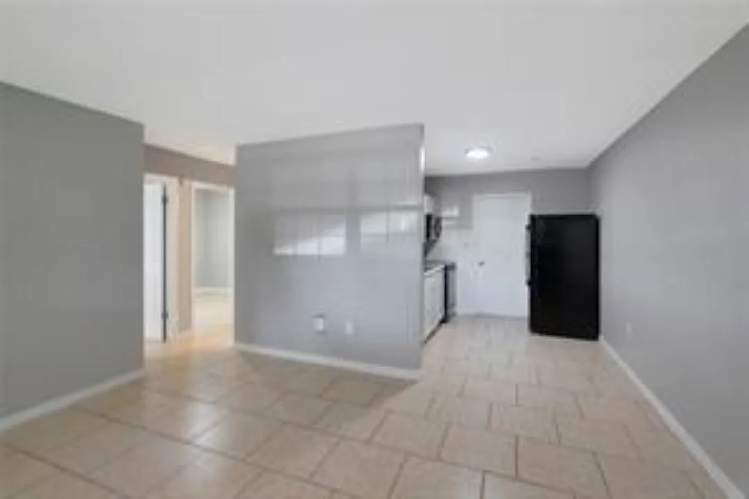 2 bed, 700 sqft, $1,550 — Photo 3
