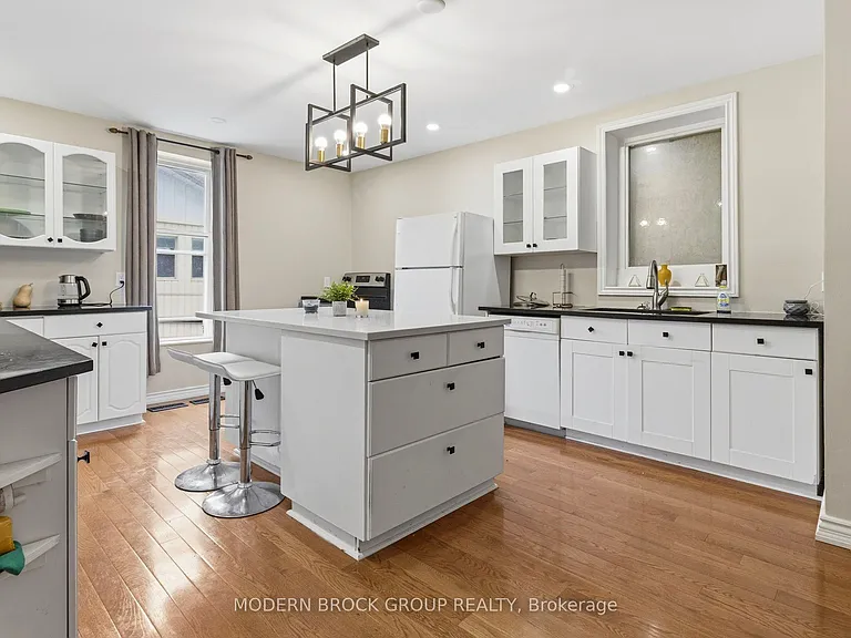 322 King St W — Photo 10