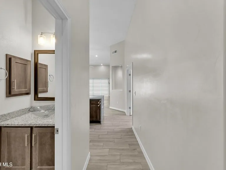 13729 Lago Vista Ave — Photo 32
